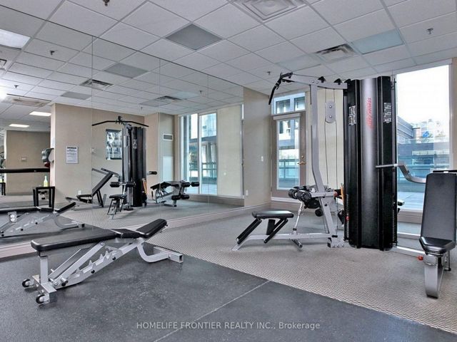 1812 - 30 Grand Trunk Cres