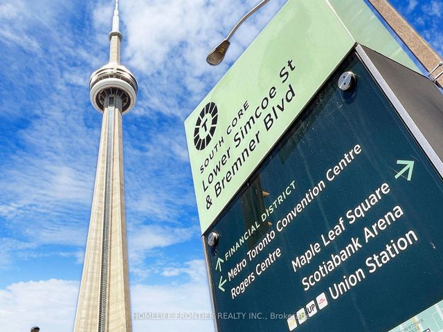 1812 - 30 Grand Trunk Cres