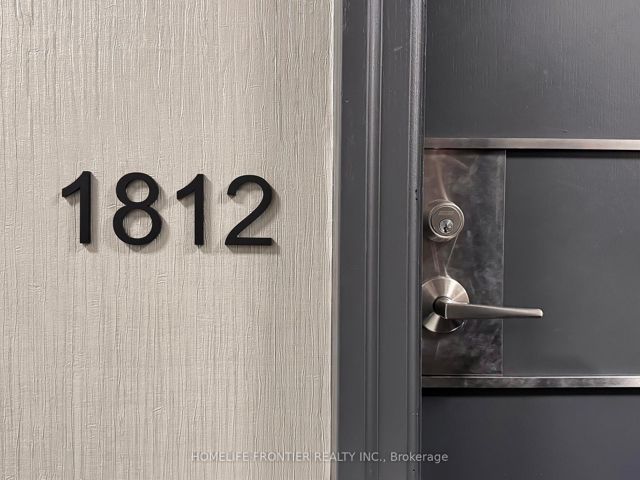 1812 - 30 Grand Trunk Cres