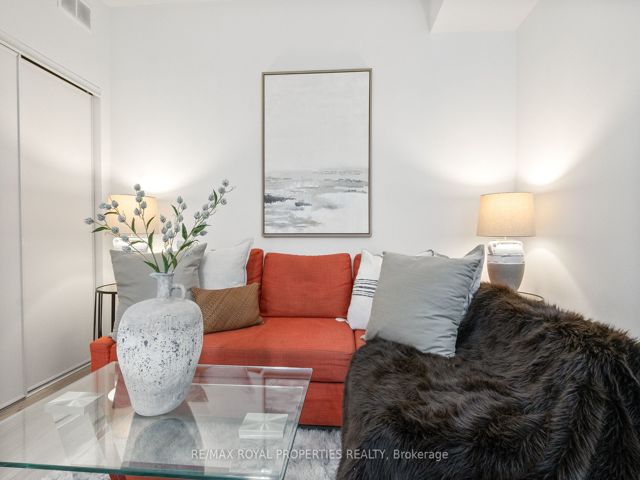 11 - 264 Finch Ave E