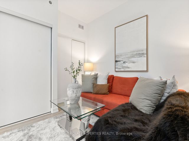 11 - 264 Finch Ave E