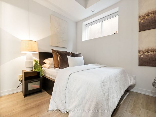11 - 264 Finch Ave E