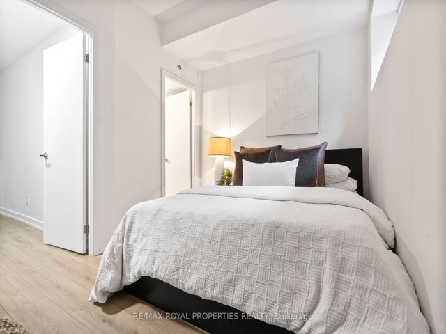 11 - 264 Finch Ave E