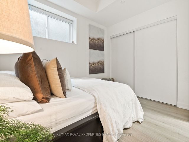 11 - 264 Finch Ave E