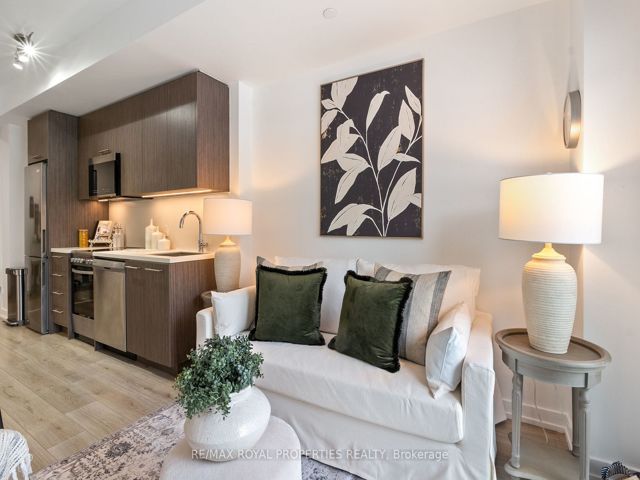 11 - 264 Finch Ave E