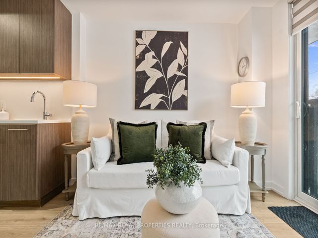 11 - 264 Finch Ave E