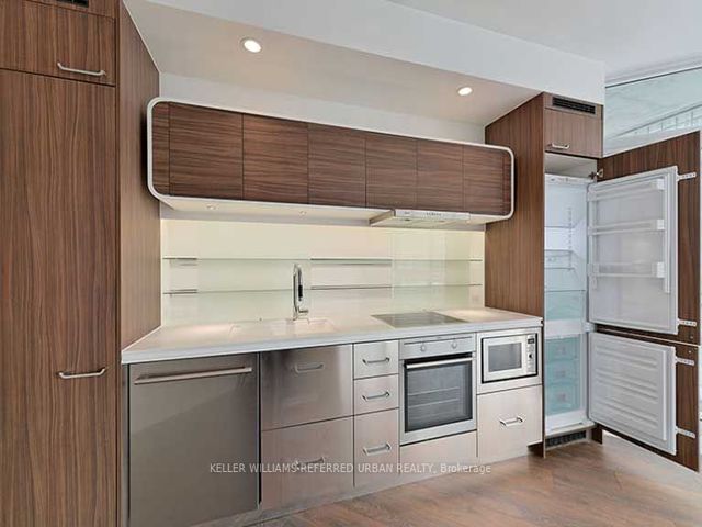 3512 - 45 Charles St E