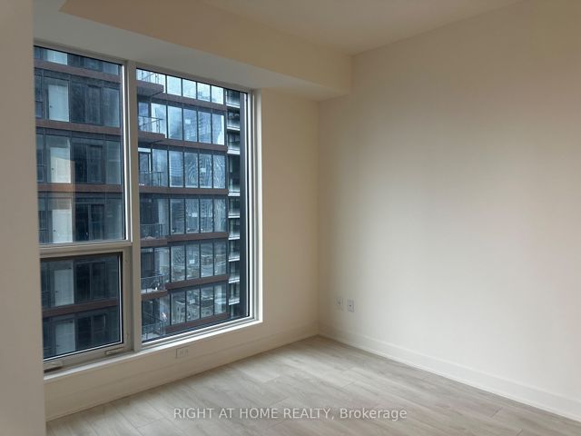2210 - 35 Mercer St