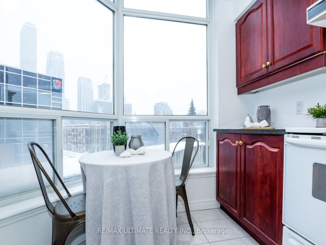 304 - 2 Edith Dr