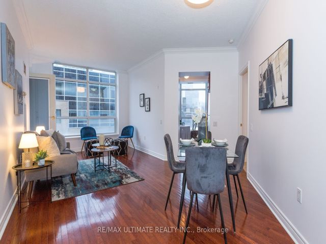 304 - 2 Edith Dr