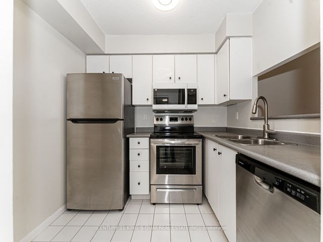 1407 - 24 Wellesley St W