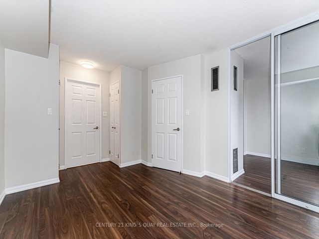 1407 - 24 Wellesley St W
