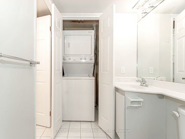 1407 - 24 Wellesley St W
