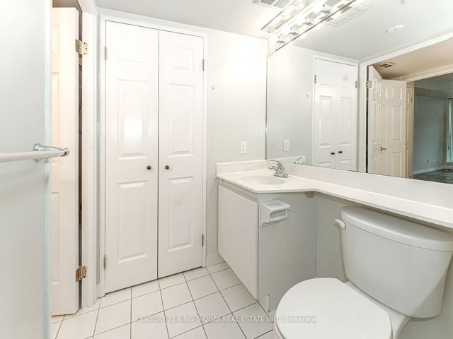 1407 - 24 Wellesley St W