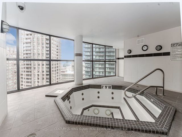 1407 - 24 Wellesley St W