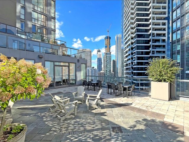 1407 - 24 Wellesley St W