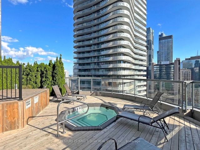 1407 - 24 Wellesley St W