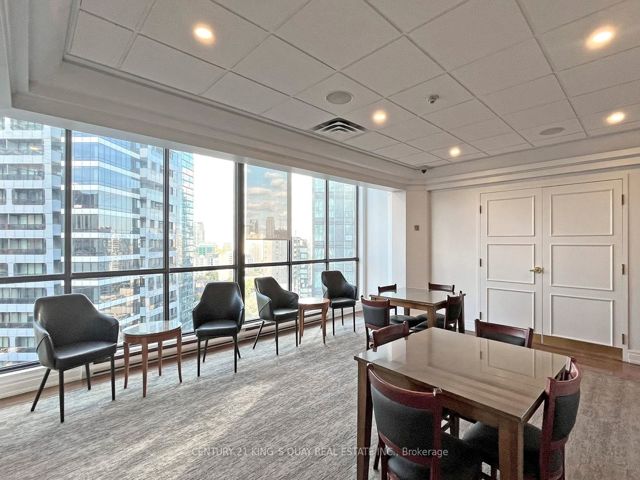1407 - 24 Wellesley St W