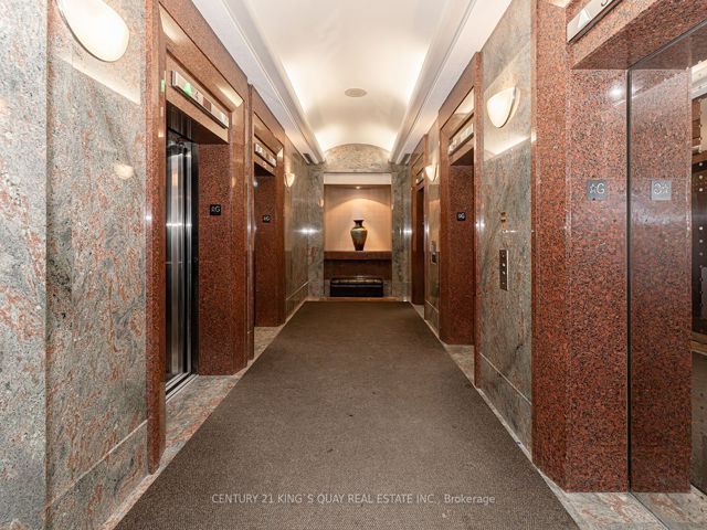 1407 - 24 Wellesley St W