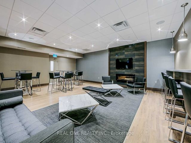 501 - 701 King St W