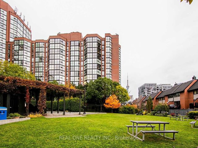 501 - 701 King St W
