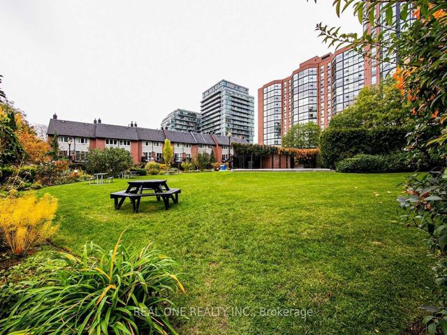 501 - 701 King St W