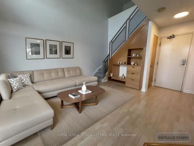 418 - 800 King St W