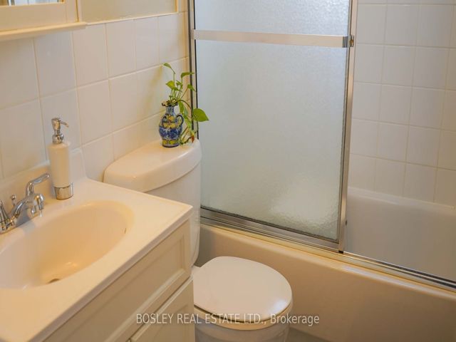 8B - 4 Deer Park Ave