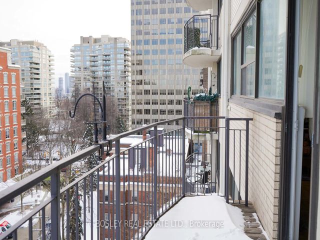 8B - 4 Deer Park Ave