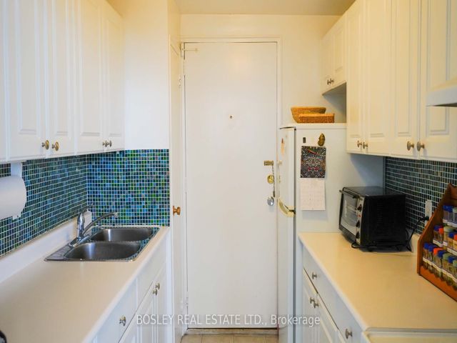 8B - 4 Deer Park Ave