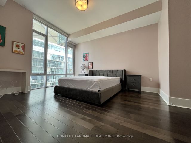 919 - 29 Queens Quay E
