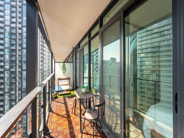 3012 - 125 Peter St