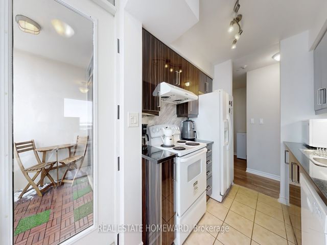 1205 - 2 Rean Dr