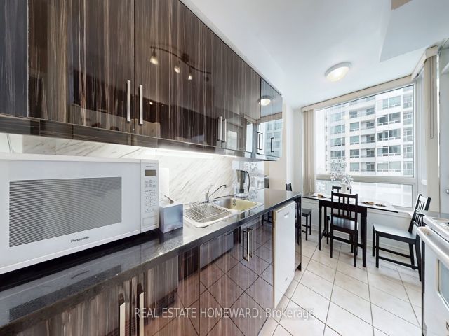 1205 - 2 Rean Dr