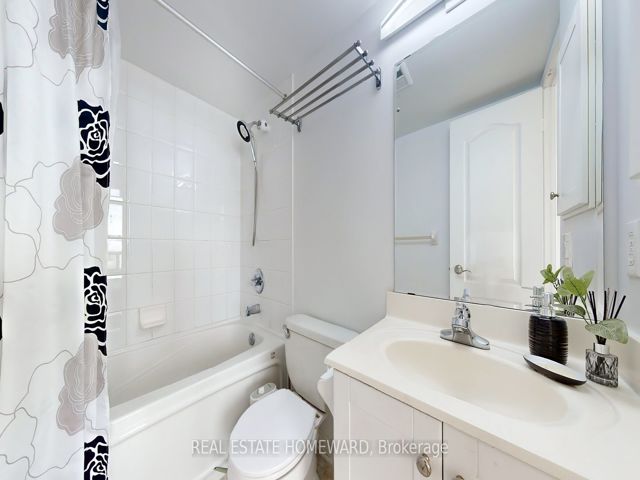 1205 - 2 Rean Dr