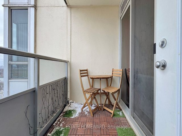 1205 - 2 Rean Dr