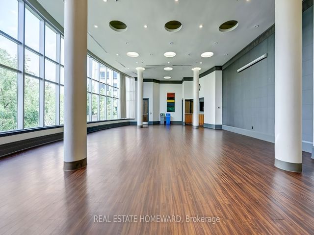1205 - 2 Rean Dr