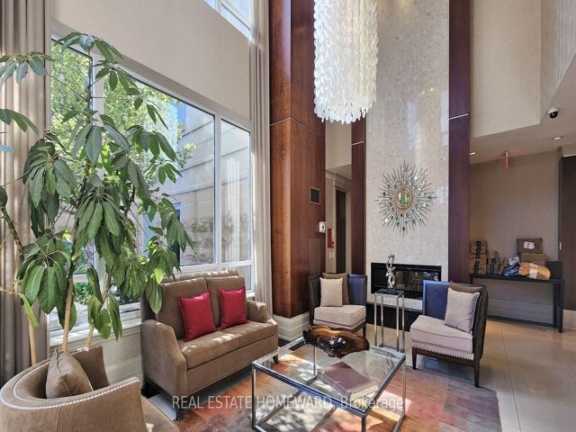 1205 - 2 Rean Dr
