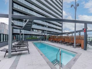 419 - 585 Bloor St E
