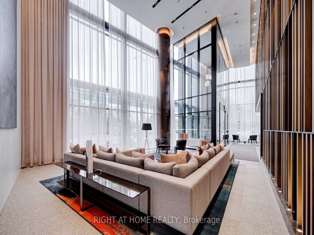 419 - 585 Bloor St E