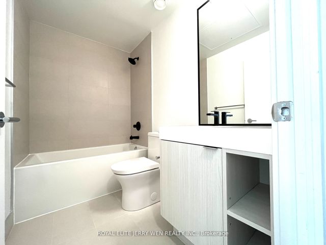 613 - 250 Lawrence Ave W