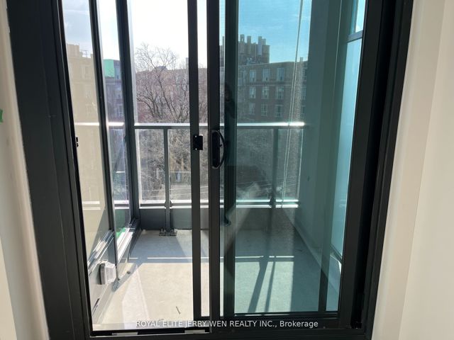 613 - 250 Lawrence Ave W