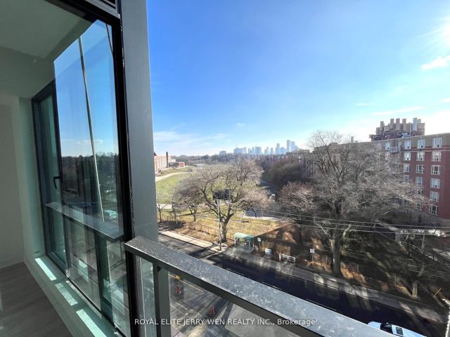 613 - 250 Lawrence Ave W