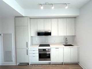613 - 250 Lawrence Ave W