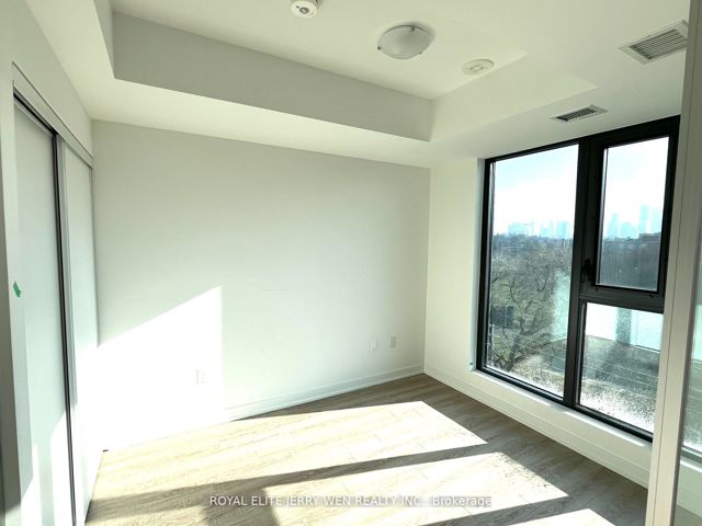 613 - 250 Lawrence Ave W