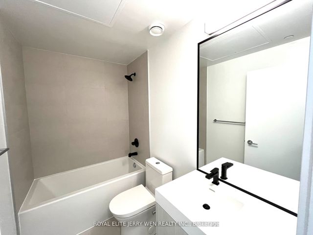 613 - 250 Lawrence Ave W