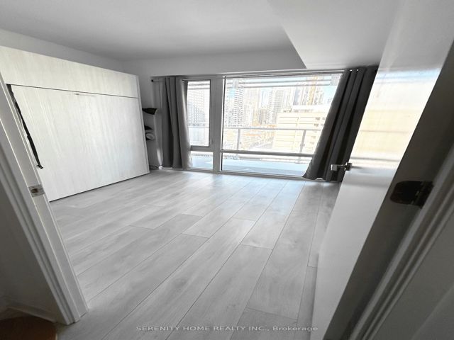 1012 - 18 Maitland Terr