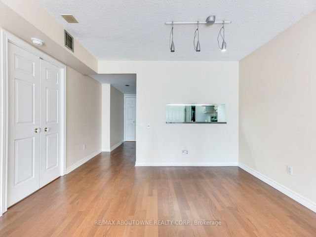 701 - 71 Simcoe St