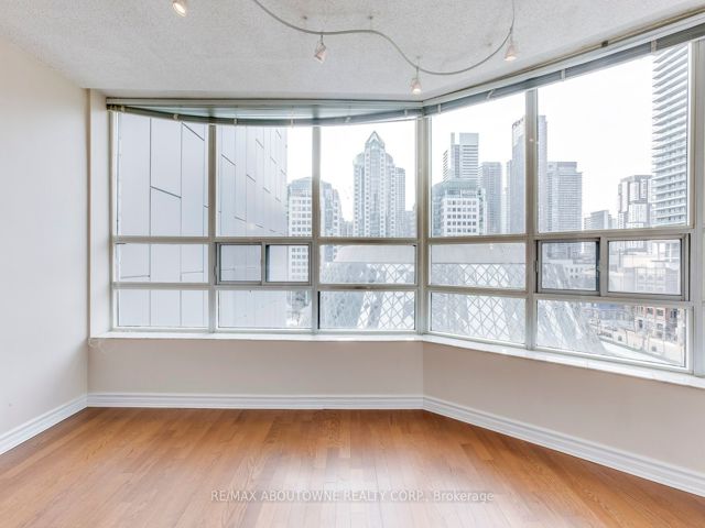 701 - 71 Simcoe St
