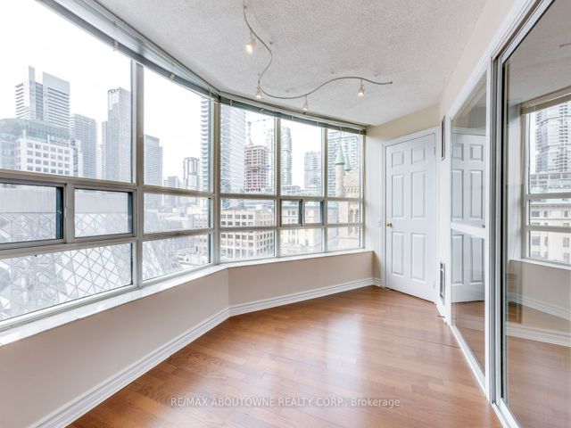 701 - 71 Simcoe St